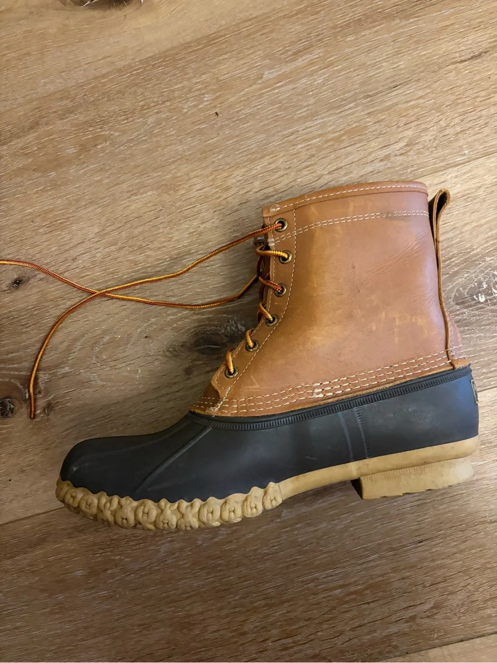 Rarely worn men’s LL Bean boots - excellent condition!